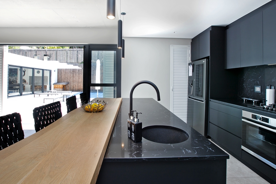 To Let 4 Bedroom Property for Rent in Fresnaye Western Cape